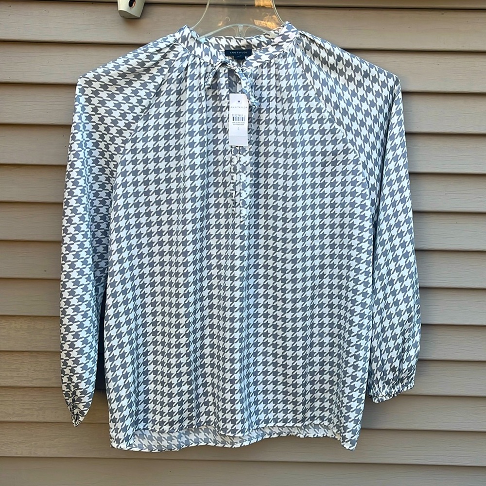 NWT Ann Taylor patterned long sleeve blouse size small